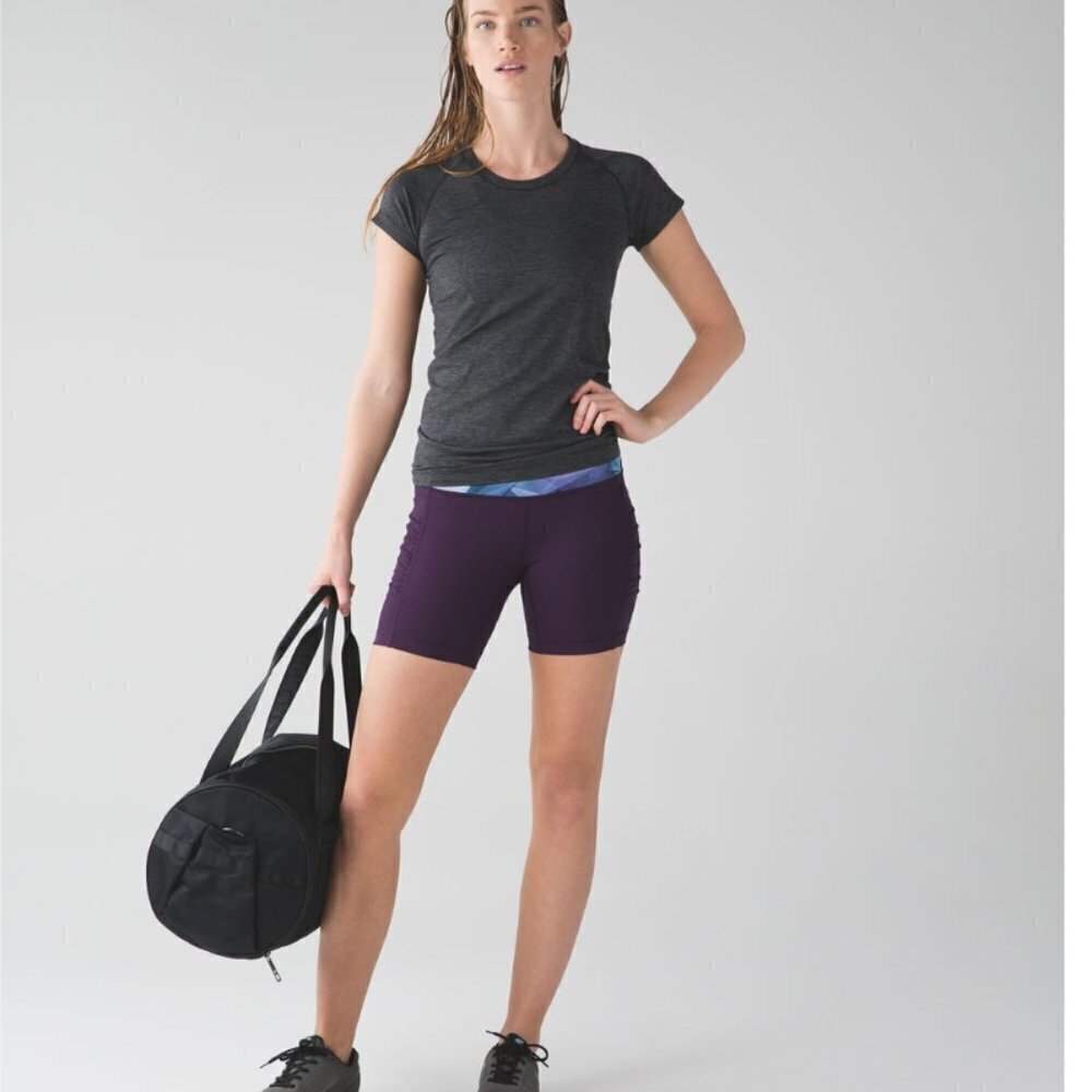 Lululemon‎ Speed Track Short Deep Zinfandel / Pretty Prism Multi size 4 W7F96S